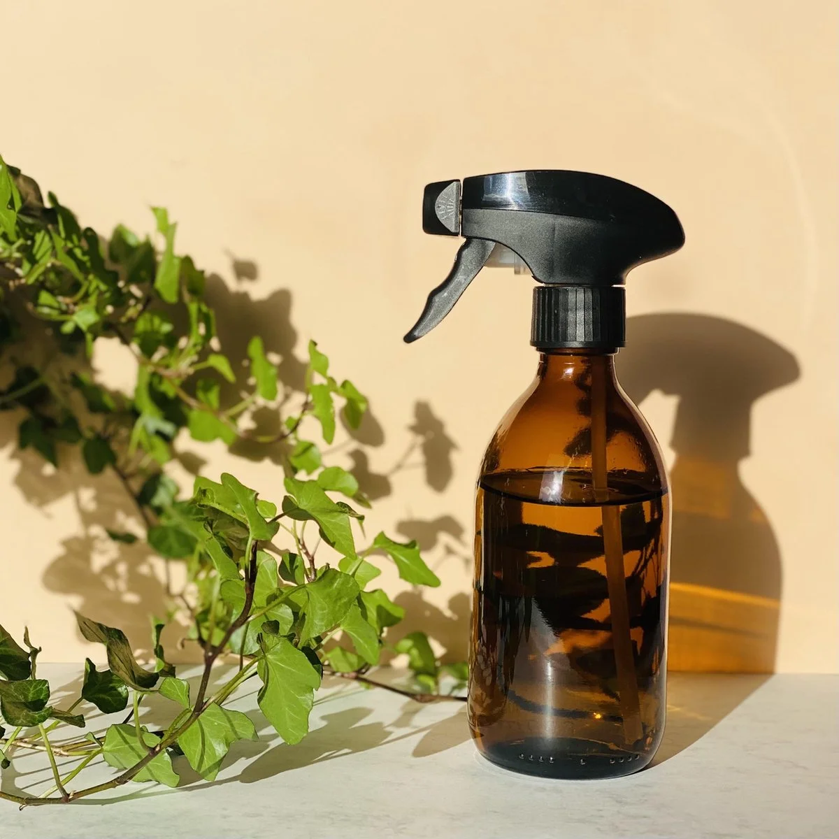 Groeikruid® Plantenspuit | 300 Ml Amber Glas | Met Zwarte Spraykop | Plantensproeier Binnen | Waterverstuiver | Verstuiver 2 Groeikruid® Plantenspuit | 300 Ml Amber Glas | Met Zwarte Spraykop | Plantensproeier Binnen | Waterverstuiver | Verstuiver - Afbeelding 2