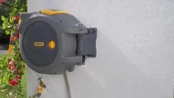 Hozelock AutoReel Slangenhouder / Wandslangbox 20m - Ø12,5mm -Bloempotten Verkoop 1200x675 4