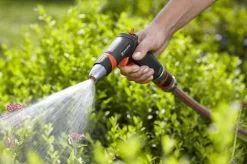 GARDENA - Comfort Reinigingsbroes - Spuitpistool - Traploos Instelbaar -Bloempotten Verkoop 1200x799 15