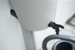 Elho Green Basics Rain Catcher 33 - Regenton Voor Balkonbuiten - Ø 33.5 X H 73.5 Cm - Grijs/Living Concrete -Bloempotten Verkoop 1200x800 137