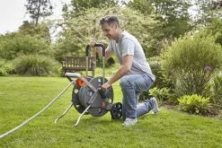 GARDENA - AquaRoll L CleverRoll L Easy Set Slangenwagen - Maximaal 50 Meter - Verstelbare Handgreep -Bloempotten Verkoop 1200x800 141