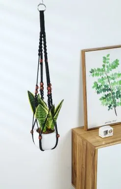 Mycramé 4 Stuks Zwarte Macrame Plantenhangers - Boho Handgeweven Katoen Hangpot Voor Binnen/Buiten - Hangende Bloempot Met Kralen - Macramé Touw/Koord Hangplant Houder - Bohemian Wandhanger Decoratie - Plant Hanger - Verticale Tuin Bloempothouder Planthanger 15 Mycramé 4 Stuks Zwarte Macrame Plantenhangers - Boho Handgeweven Katoen Hangpot Voor Binnen/Buiten - Hangende Bloempot Met Kralen - Macramé Touw/Koord Hangplant Houder - Bohemian Wandhanger Decoratie - Plant Hanger - Verticale Tuin Bloempothouder Planthanger -Bloempotten Verkoop 772x1200