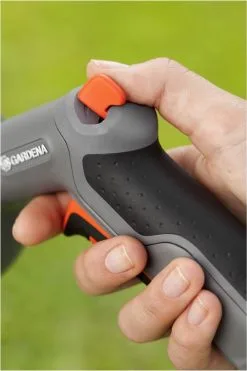 GARDENA - Comfort Reinigingsbroes - Spuitpistool - Traploos Instelbaar -Bloempotten Verkoop 800x1200 121