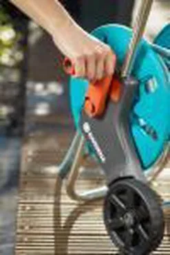 GARDENA AquaRoll S Slangenwagen - Verstelbare Handgreep - Excl. Tuinslang -Bloempotten Verkoop 800x1200 155