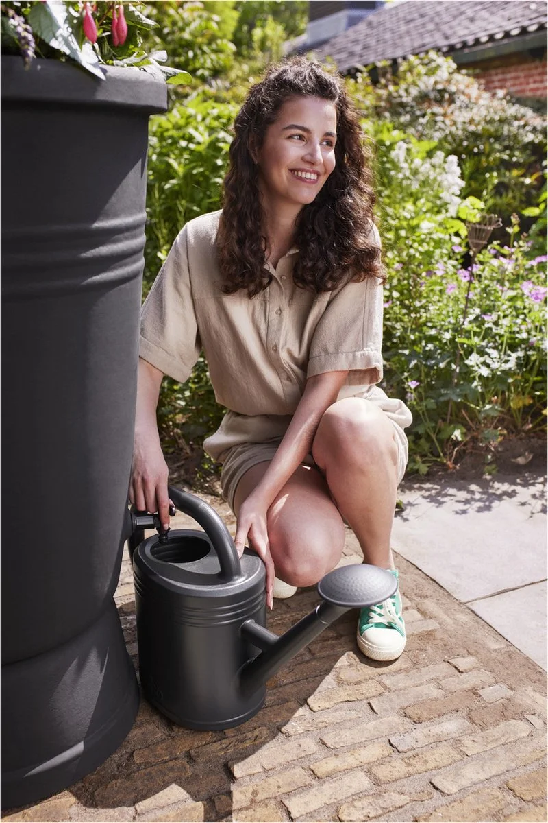 Elho Green Basics Regenton Plus 105 - Regenton Voor Kweken En Oogsten - Ø 58.4 X H 80.4 Cm - Zwart/Living Black 5 Elho Green Basics Regenton Plus 105 - Regenton Voor Kweken En Oogsten - Ø 58.4 X H 80.4 Cm - Zwart/Living Black - Afbeelding 5