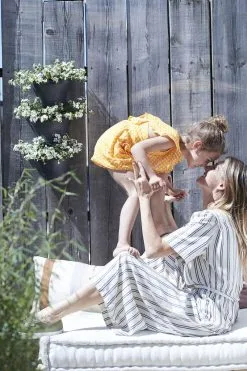 Elho Corsica Vertical Forest 24 - Bloempot Voor Balkonbuiten - Ø 26.7 X H 29.7 Cm - Zwart/Antraciet 22 Elho Corsica Vertical Forest 24 - Bloempot Voor Balkonbuiten - Ø 26.7 X H 29.7 Cm - Zwart/Antraciet -Bloempotten Verkoop 800x1200 18