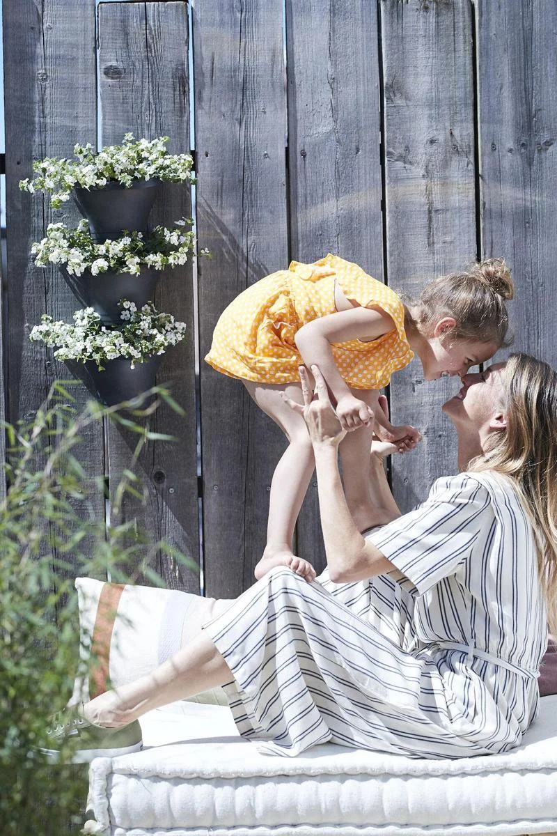 Elho Corsica Vertical Forest 24 - Bloempot Voor Balkonbuiten - Ø 26.7 X H 29.7 Cm - Zwart/Antraciet 5 Elho Corsica Vertical Forest 24 - Bloempot Voor Balkonbuiten - Ø 26.7 X H 29.7 Cm - Zwart/Antraciet - Afbeelding 5