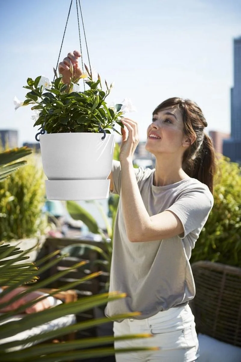 Elho Greenville Hangschaal 24 - Bloempot Voor Balkonbuiten - Ø 23.5 X H 20.5 Cm - Zwart/Living Black 4 Elho Greenville Hangschaal 24 - Bloempot Voor Balkonbuiten - Ø 23.5 X H 20.5 Cm - Zwart/Living Black - Afbeelding 4