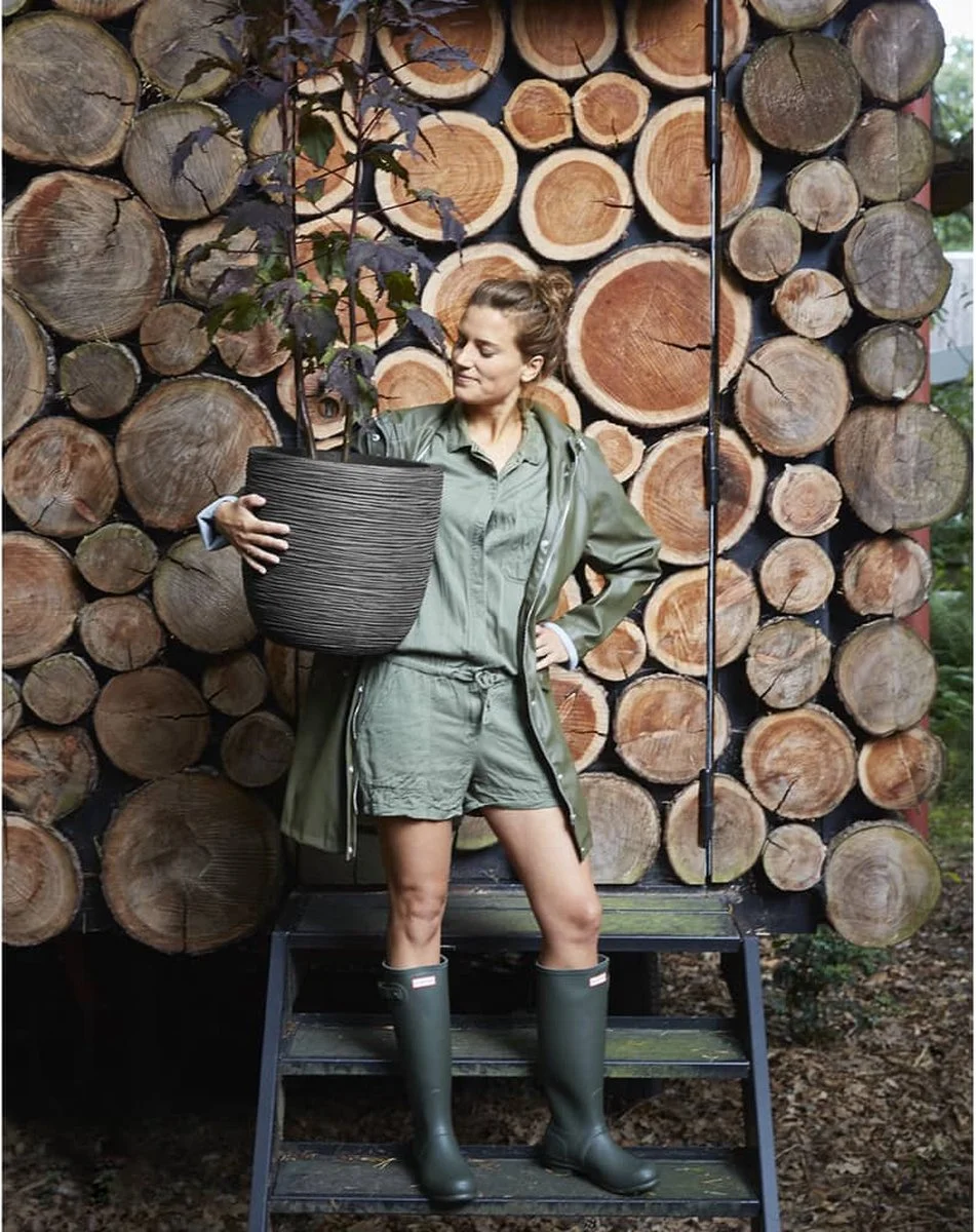 Capi Europe - Bloempot Bol Rib NL - 35x34 - Antraciet - Voor Binnen En Buiten - KOFZ932 2 Capi Europe - Bloempot Bol Rib NL - 35x34 - Antraciet - Voor Binnen En Buiten - KOFZ932 - Afbeelding 2